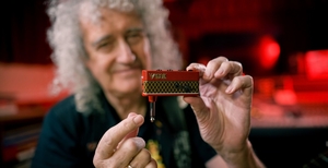  AMPLUG BRIAN MAY